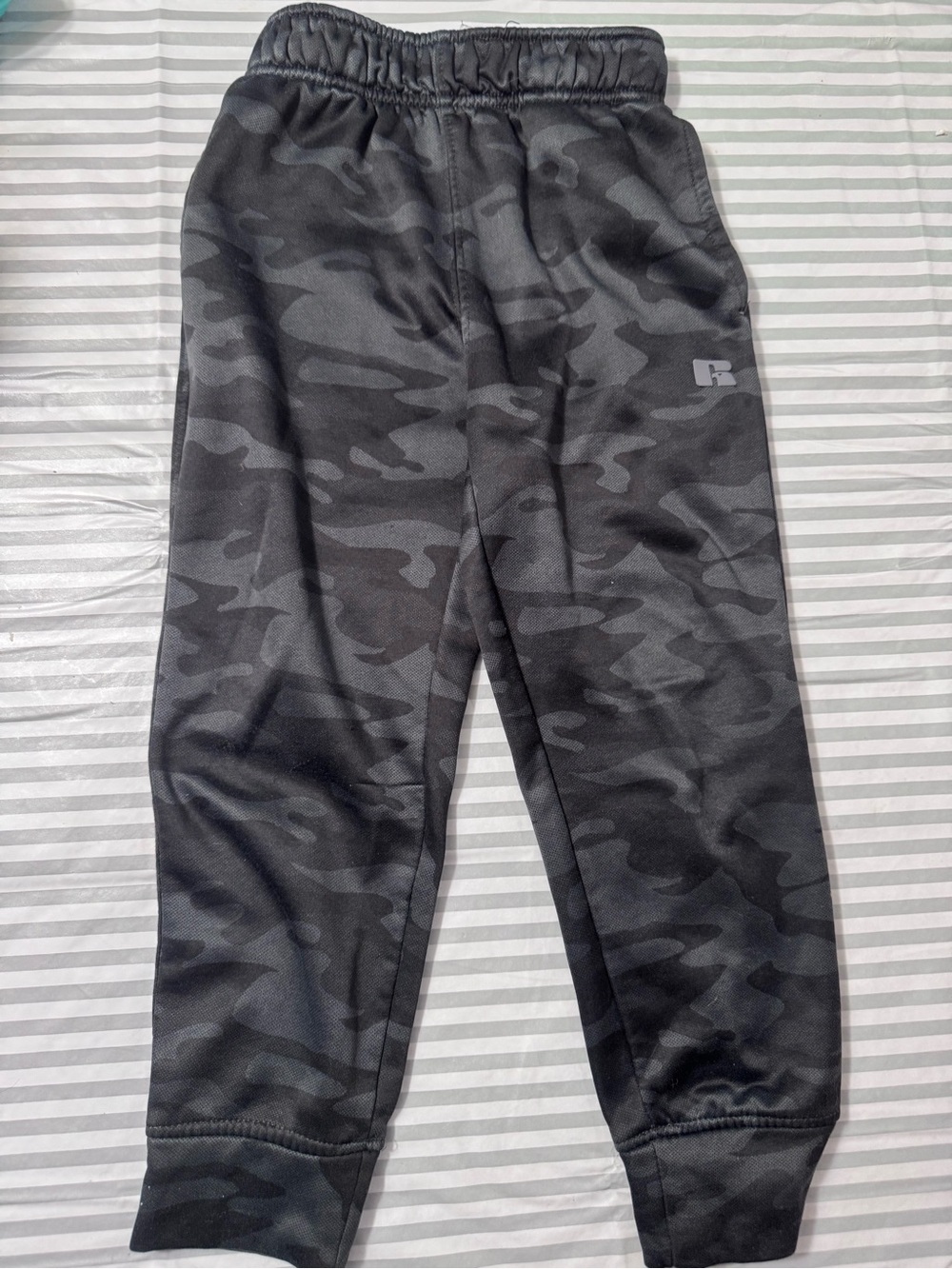 Russell Athletic Black Camo Kids Jogger Sweatpants size 5/6 XS